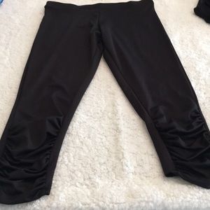 Intermix Black Ruched Capri Leggings NEW